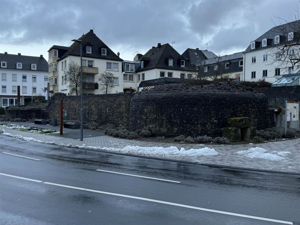 BITBURG - de restanten van de Romeinse stadsmuur van Bitburg