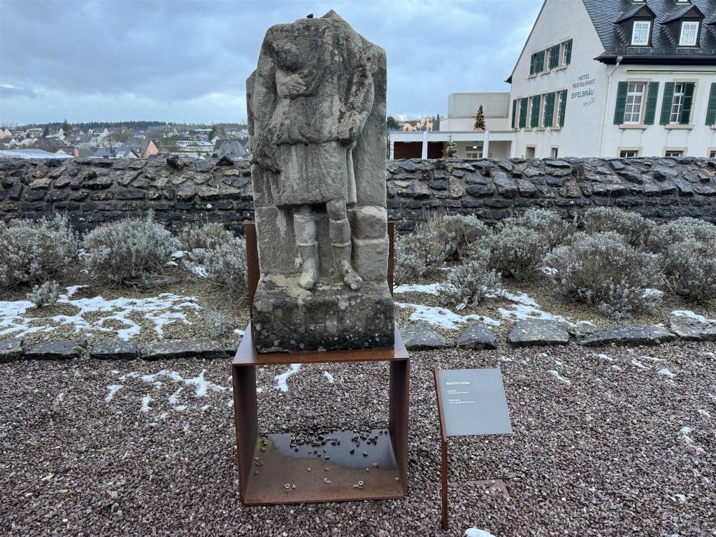 BITBURG - een reliëf met de Romeinse god Vulcanus