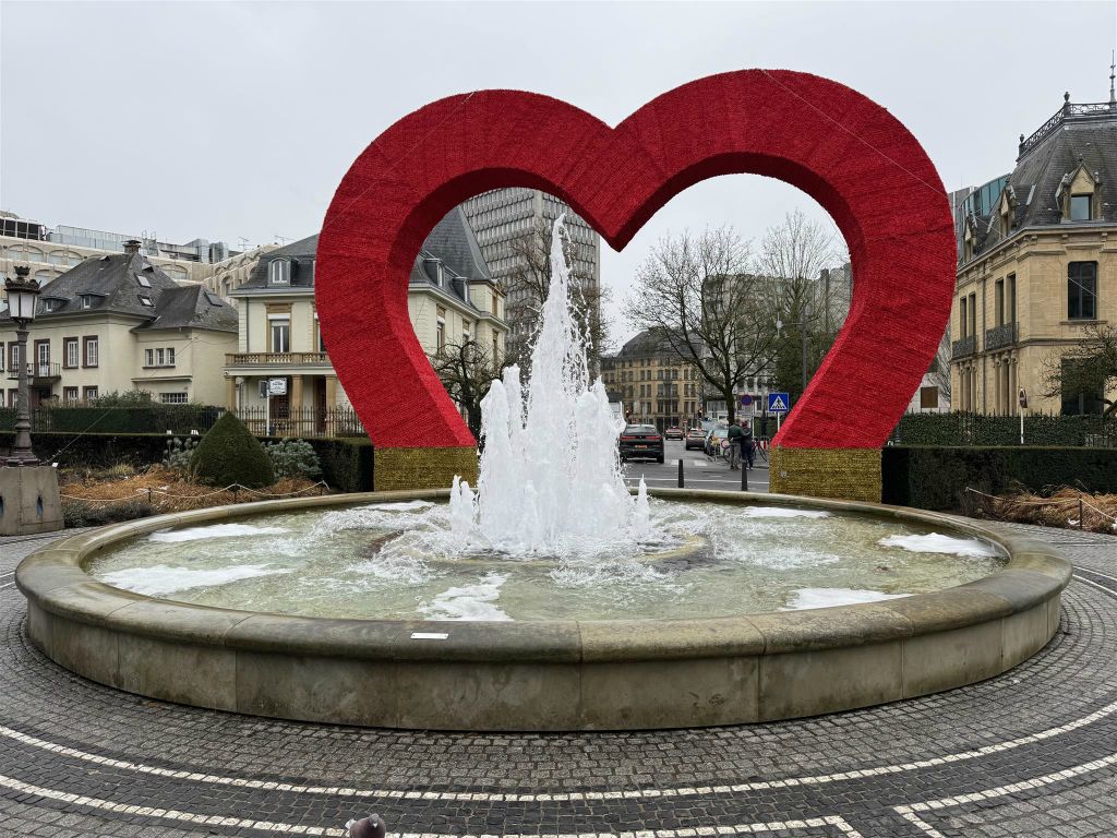 LUXEMBURG - een fontein in het centrale stadspark
