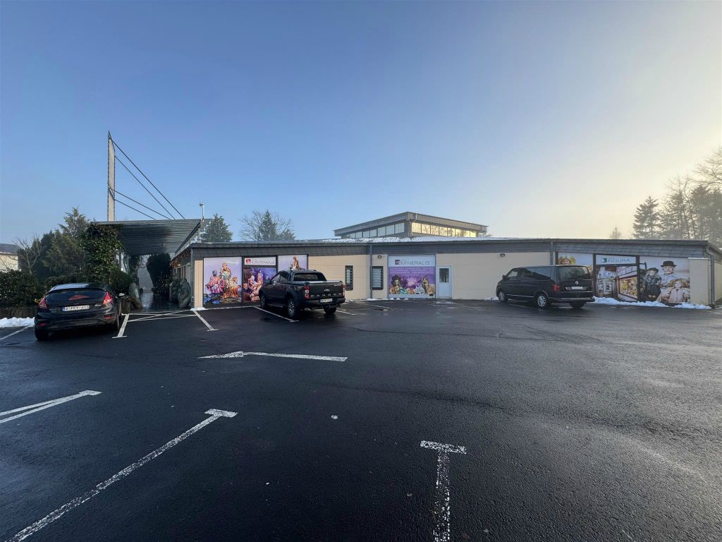 BÜLLINGEN - het gebouw van de kerststallententoonstelling Ars Krippana