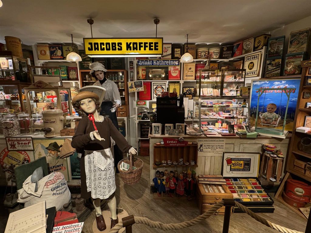 BÜLLINGEN - een oude winkel bij Ars Figura
