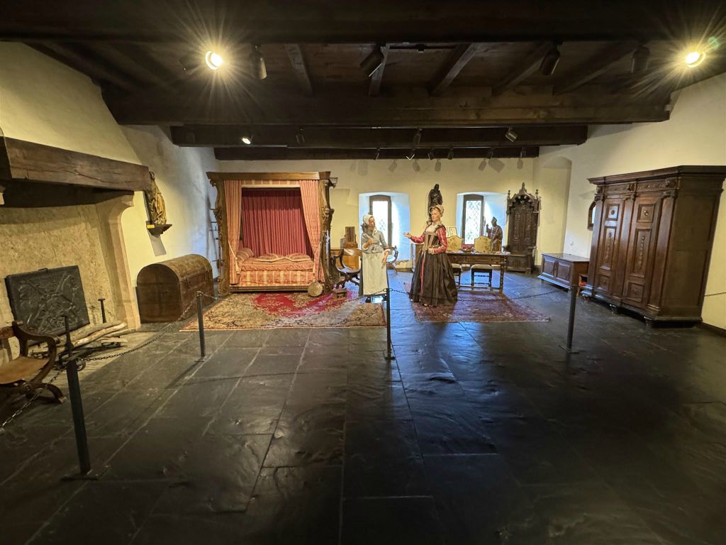 VIANDEN - een slaapkamer in het kasteel