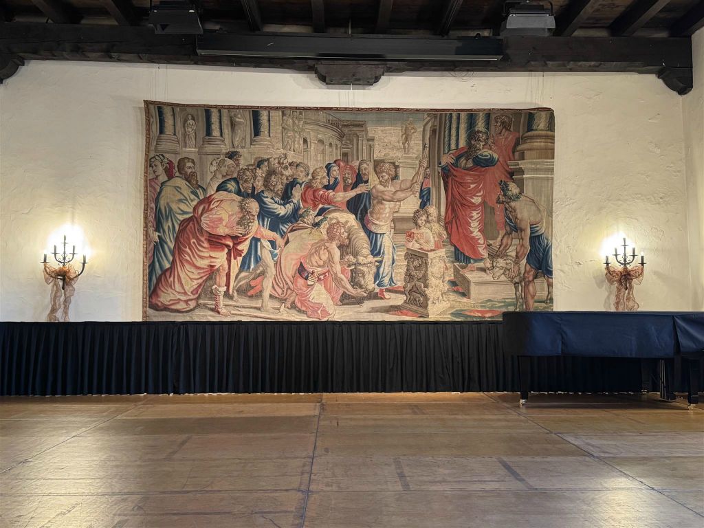 VIANDEN - een wandkleed in de Vic Abens-kamer in het kasteel