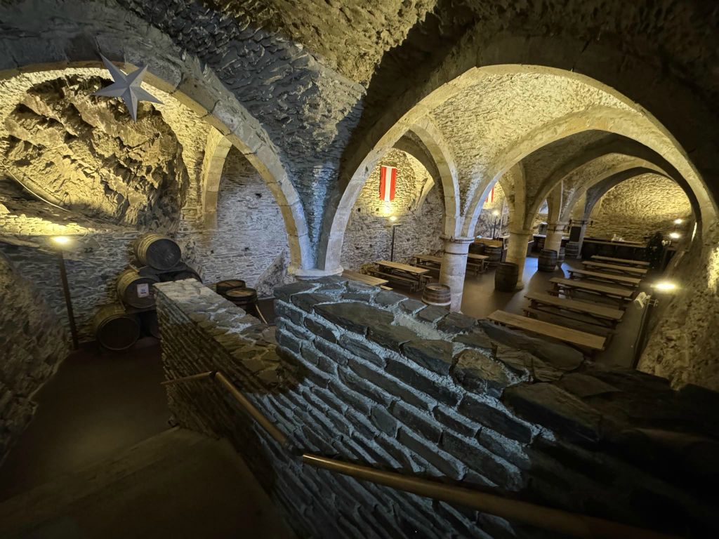 VIANDEN - de wijnkelder in het kasteel