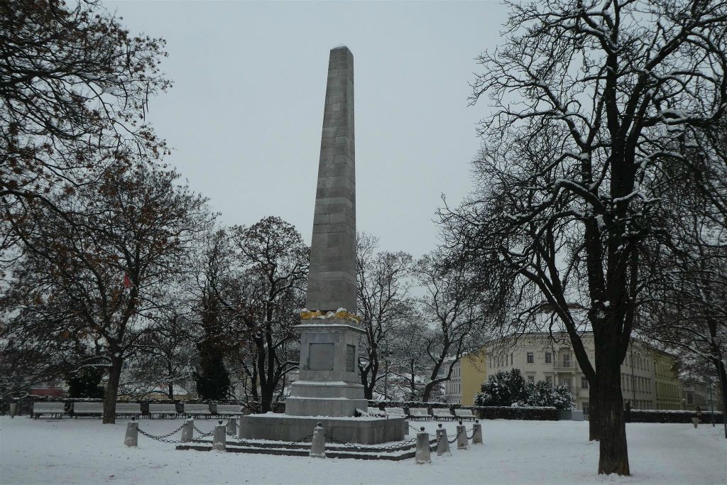 BRNO- een obelisk in het Františkov Park ter ere van de overwinning op Napoleon