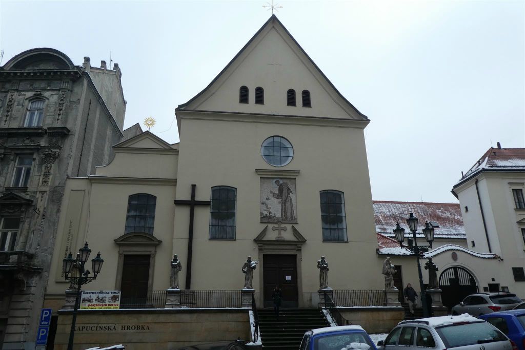 BRNO - de Kapucijner kerk van het Heilige Kruis
