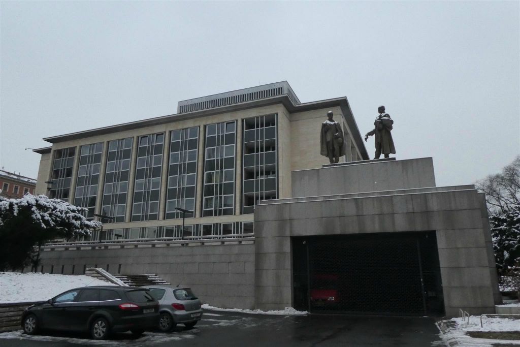 BRNO - de achterkant van het nationale theater