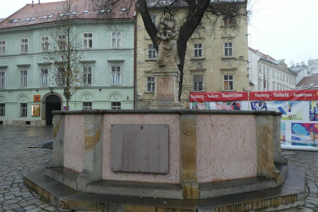 BRATISLAVA (SLOWAKIJE) - een fontein