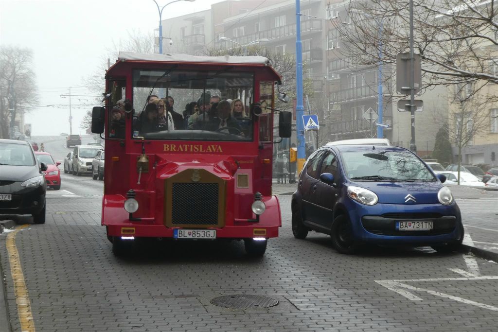 BRATISLAVA (SLOWAKIJE) - een stadsrondrit bus
