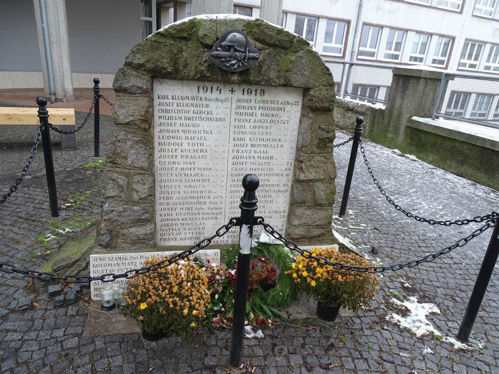 BRATISLAVA (SLOWAKIJE) - een monument voor de slachtoffers van de eerste wereldoorlog.