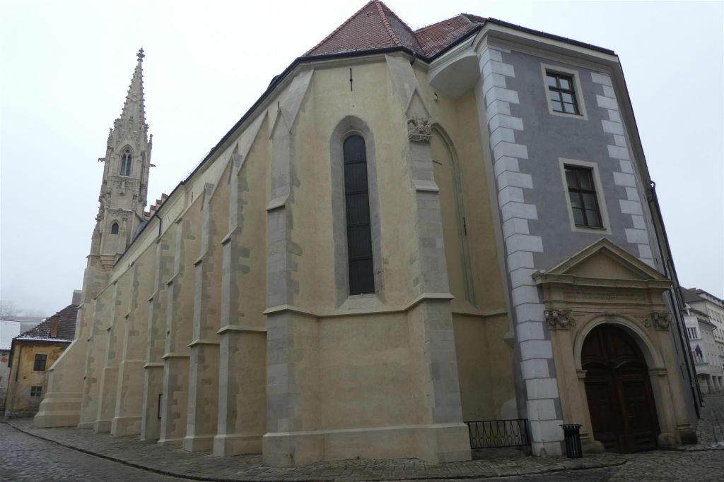 BRATISLAVA (SLOWAKIJE) - de kerk en klooster van de orde van St. Clare