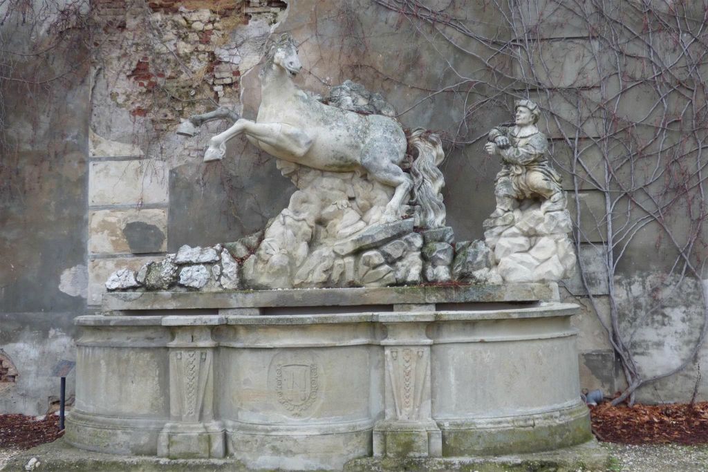 MIKULOV - een fontein bij het kasteel van Mikulov