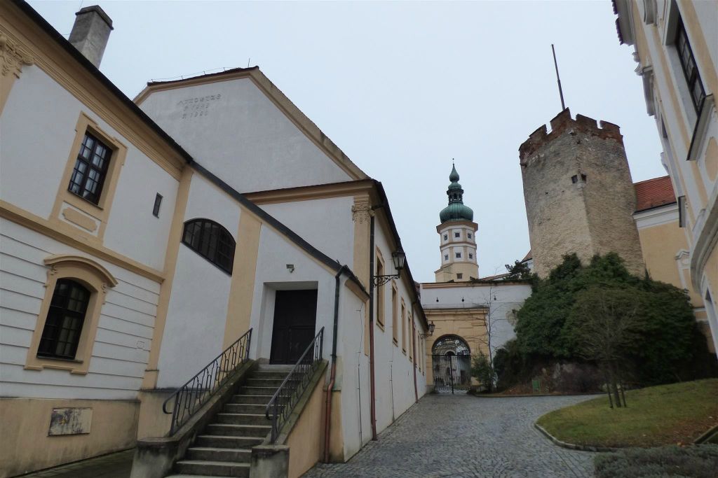 MIKULOV - een binnenplaats bij het kasteel van Mikulov