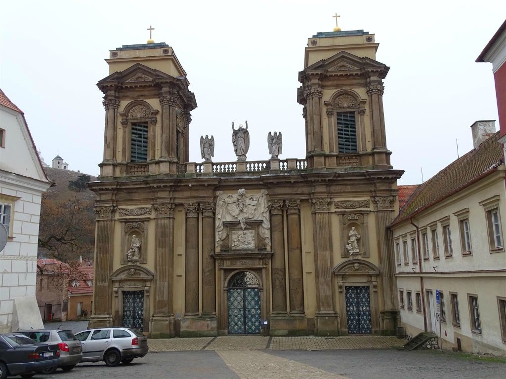 MIKULOV - de voormalige Sint Anne kerk met graftombes van de familie Dietrichstein