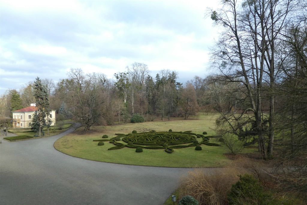 KROMERIZ - de tuin van het aartsbisschoppelijk paleis