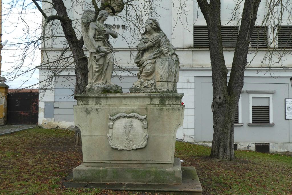 KROMERIZ - een standbeeld