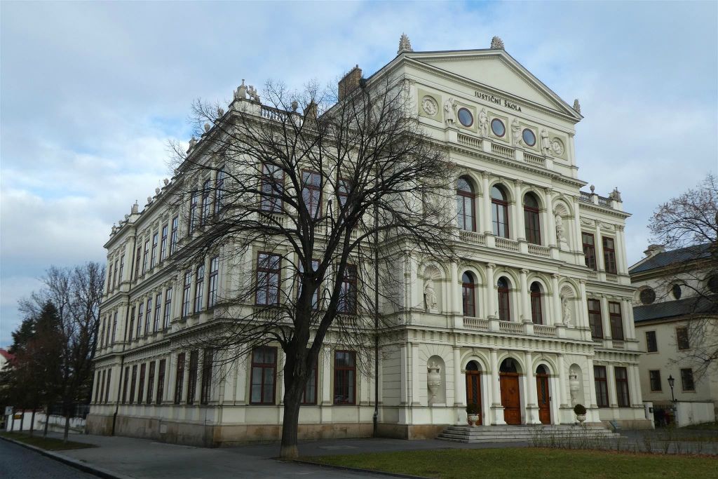 KROMERIZ - een universiteit voor de rechtenstudie