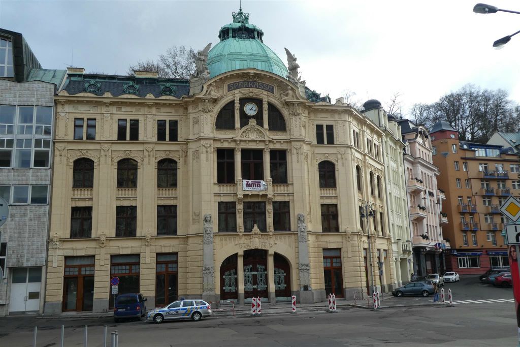 KARLOVY VARY - een oud bank gebouw