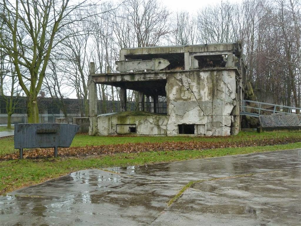 GDAŃSK - de ruïne van het soldatenverblijf bij Westerplatte waar in 1939 de 2e wereldoorlog begon