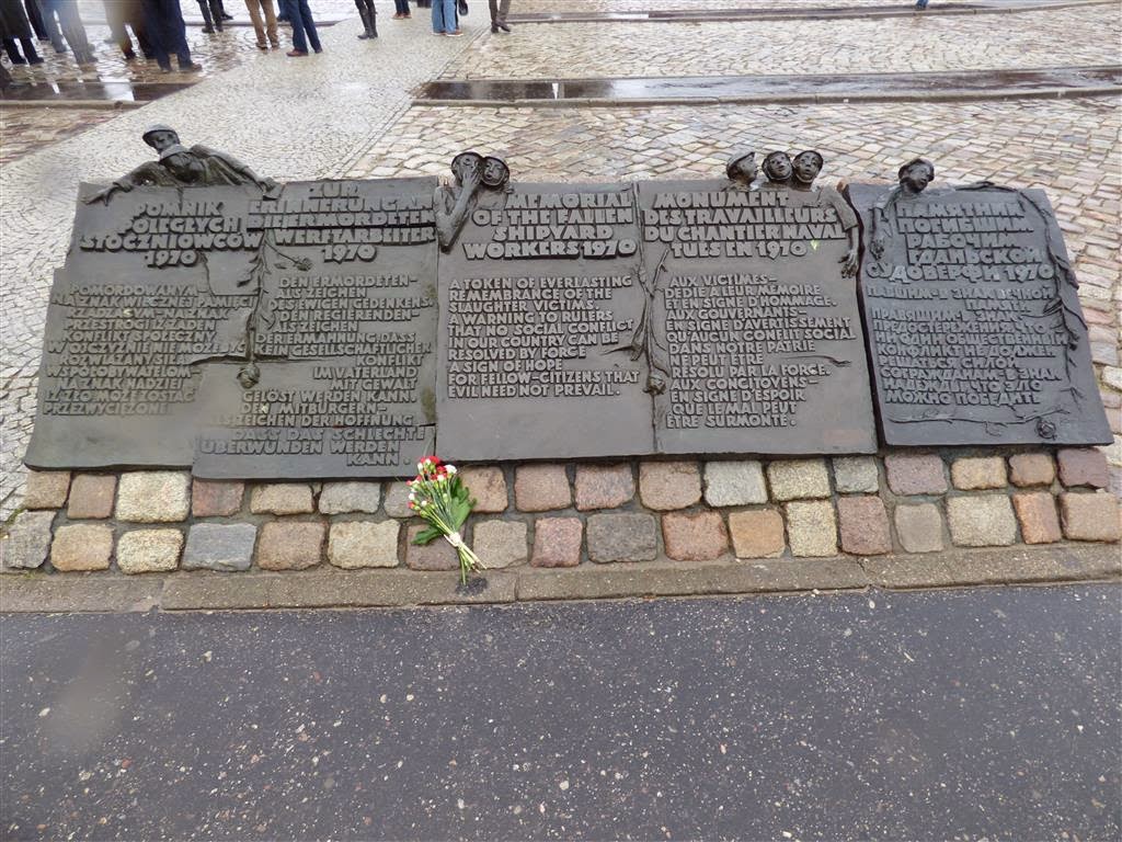 GDAŃSK - een gedenkteken voor de omgekomen scheepswerf arbeiders in 1970 bij de Leninwerf