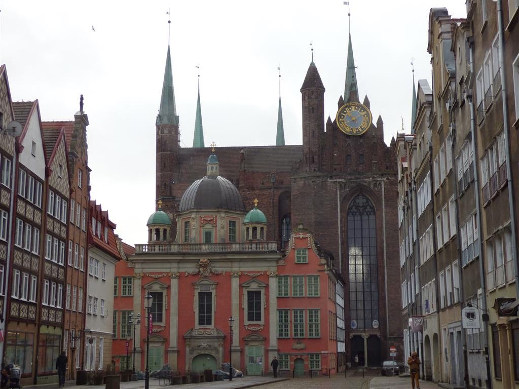 GDAŃSK - de Koninklijke kapel en daarachter de Mariakerk