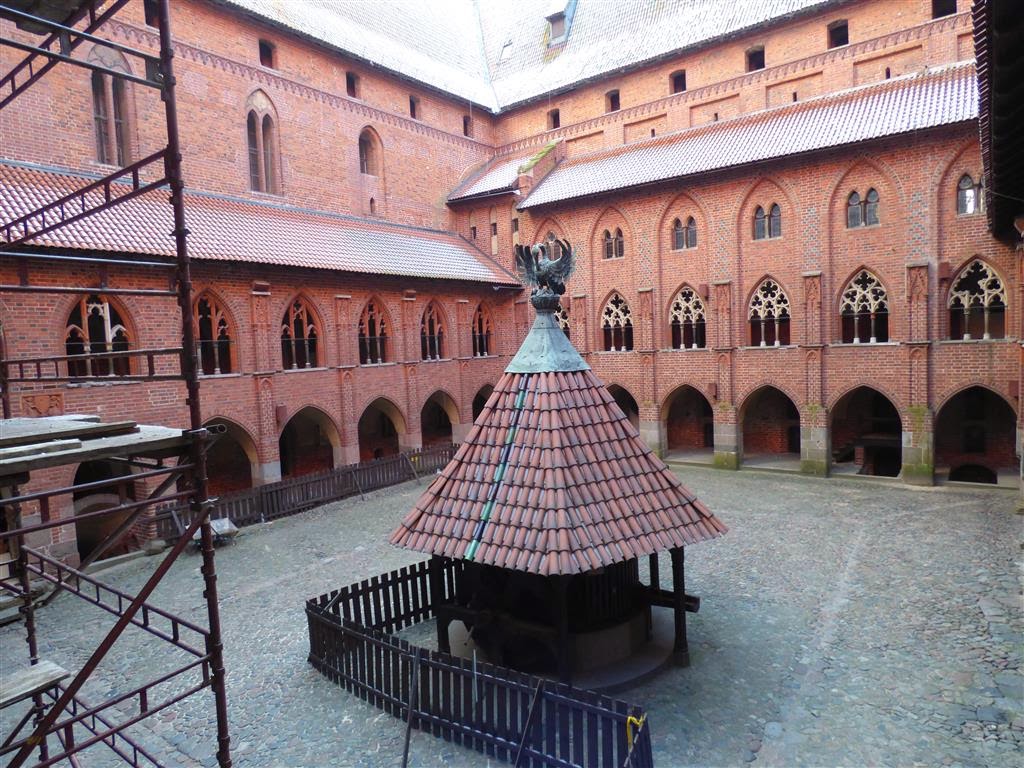 MALBORK - een binnenplaats van het kasteel van de Duitse Orde
