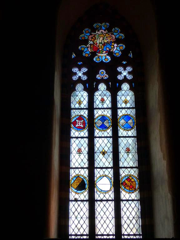 MALBORK - een glas en lood raam in het kasteel van de Duitse Orde