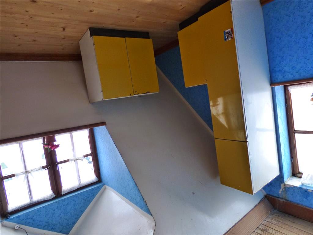 SZYMBARK - binnen in het huis wat op zijn kop staat