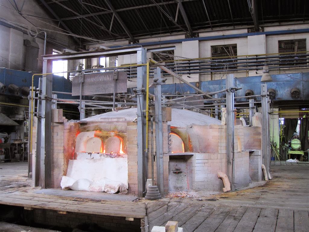 NOVY BOR - de grote oven van de glasfabriek van Egermann