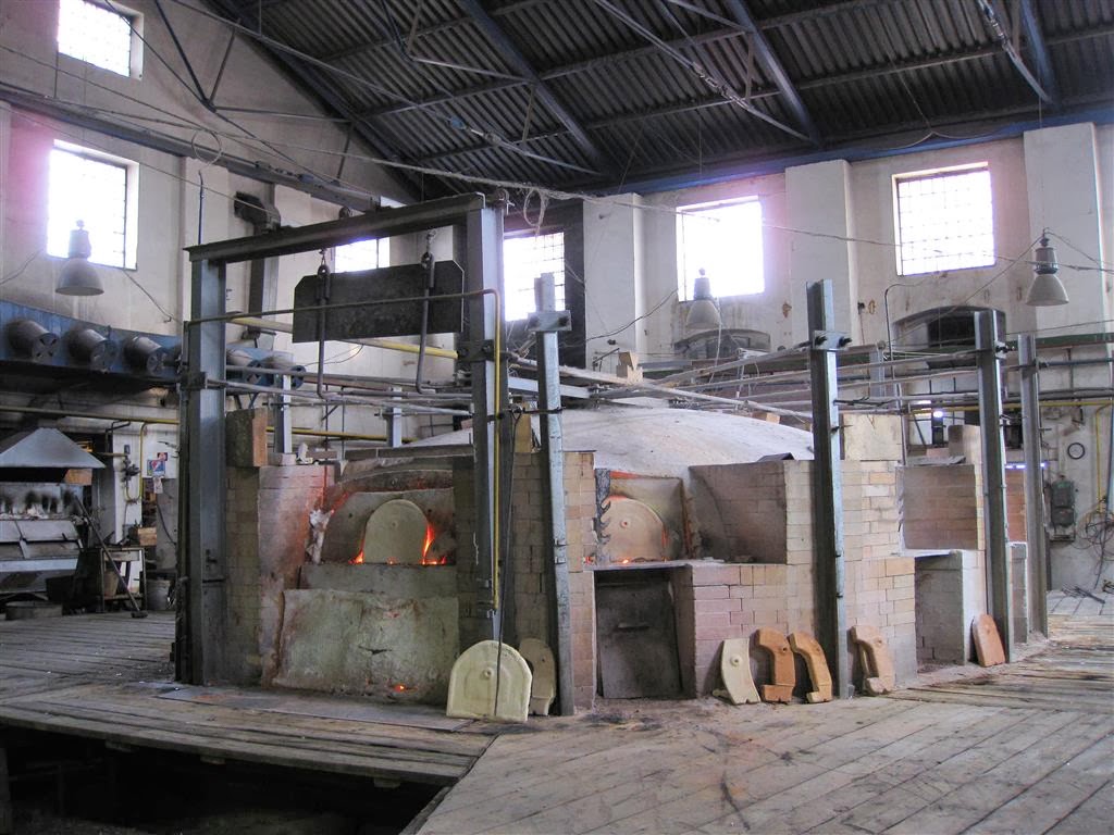 NOVY BOR - de grote oven van de glasfabriek van Egermann