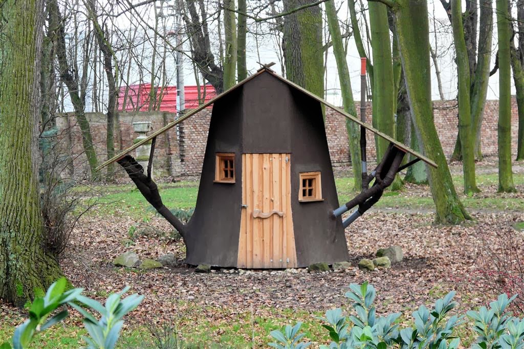 DETENICE - een tuinhuis bij het kasteel van Detenice