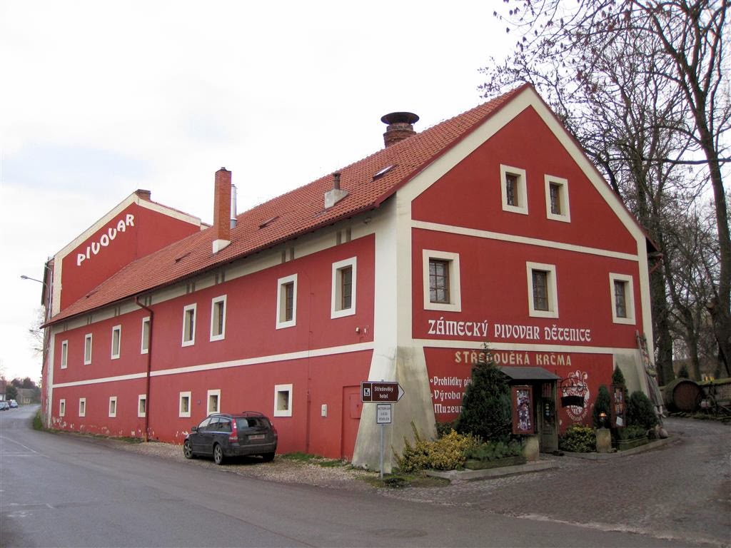 DETENICE - het restaurant bij het kasteel van Detenice wat vroeger diende als bierbrouwerij