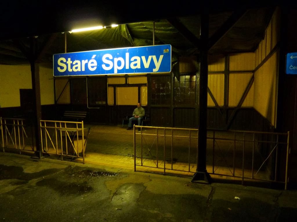 STARÉ SPLAVY - Carlos bij het treinstation