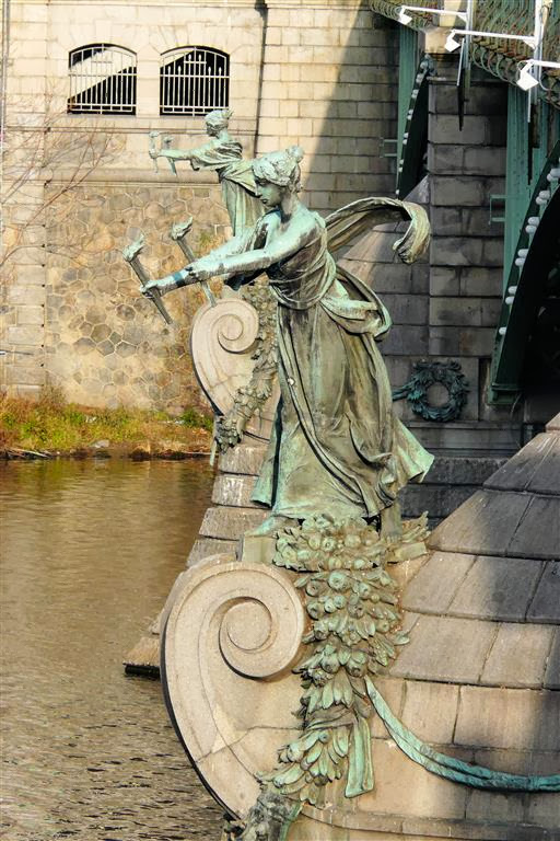 PRAAG - een beeld bij de Cechuv brug