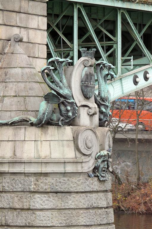 PRAAG - een beeld bij de Cechuv brug