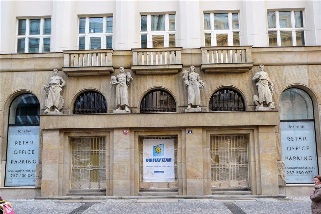 PRAAG - oude ingang uit 1927-1933 naar de Tsjechische industriële banken