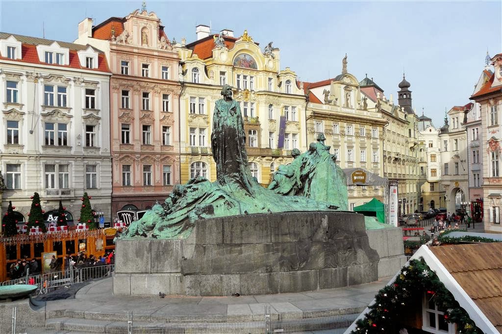 PRAAG - het Jan Hus monument bij het oudestadsplein