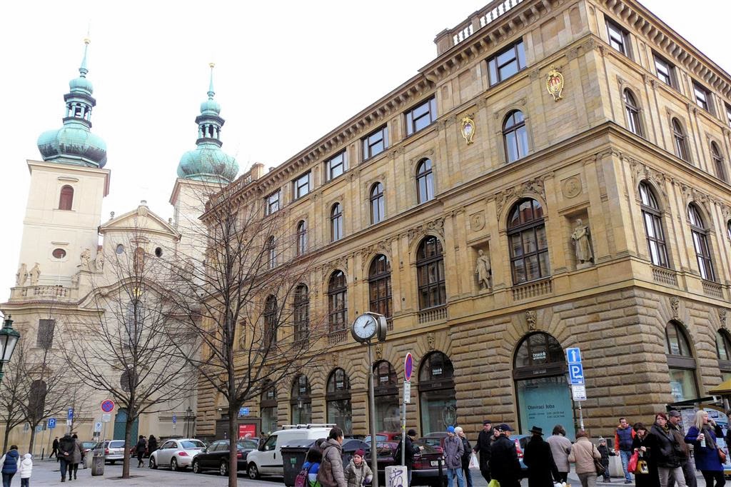 PRAAG - de Sint Galluskerk uit 1280