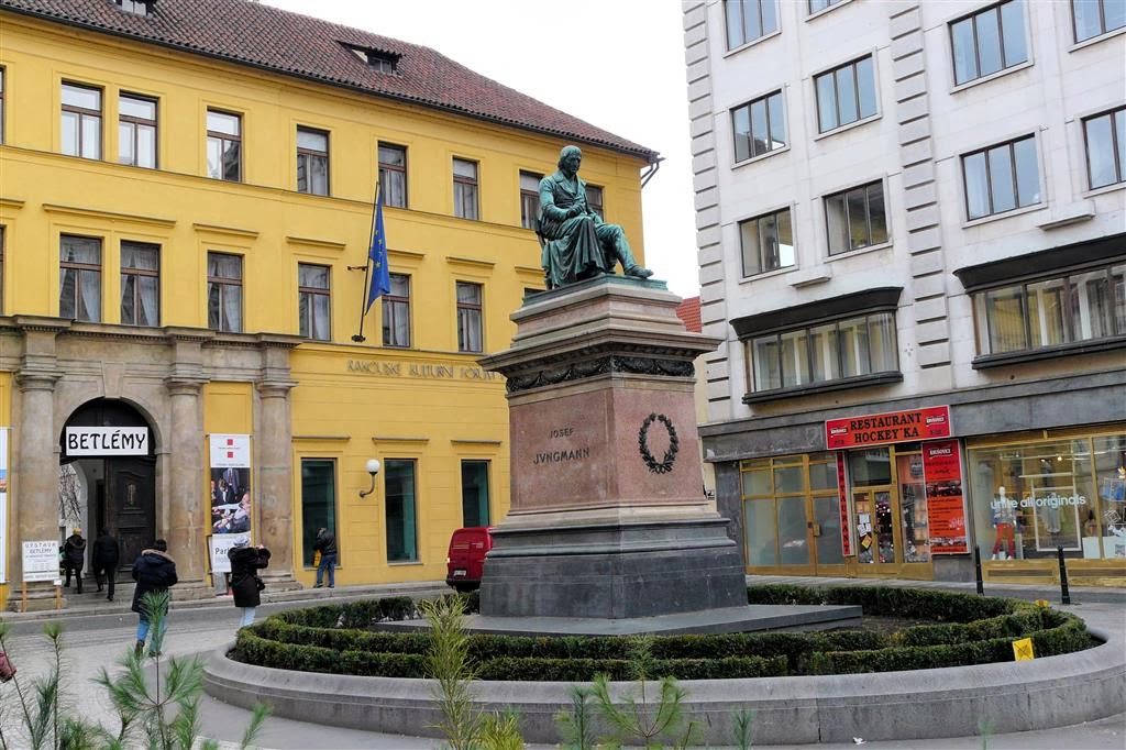 PRAAG - een standbeeld van Josef Jungmann