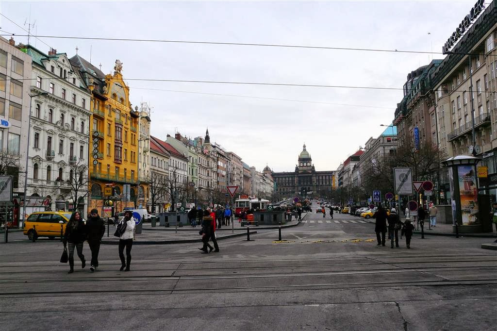 PRAAG - straatbeeld bij het Wanceslasplein