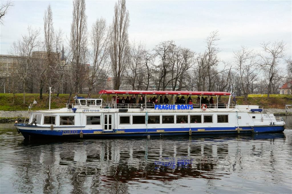 PRAAG - een rondvaartboot
