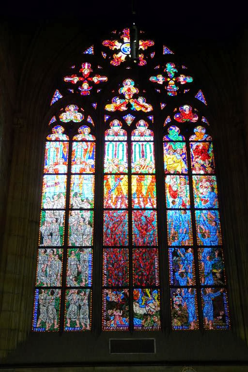 PRAAG - een raam in de Sint-Vituskathedraal
