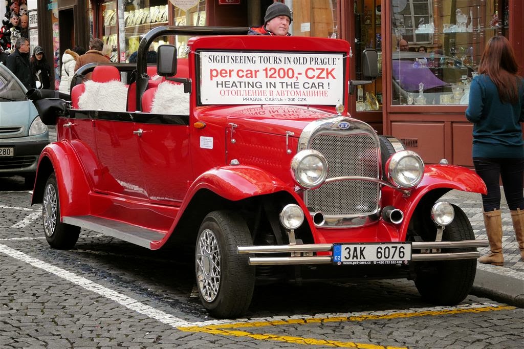 PRAAG - een oldtimer gebruikt voor rondleidingen