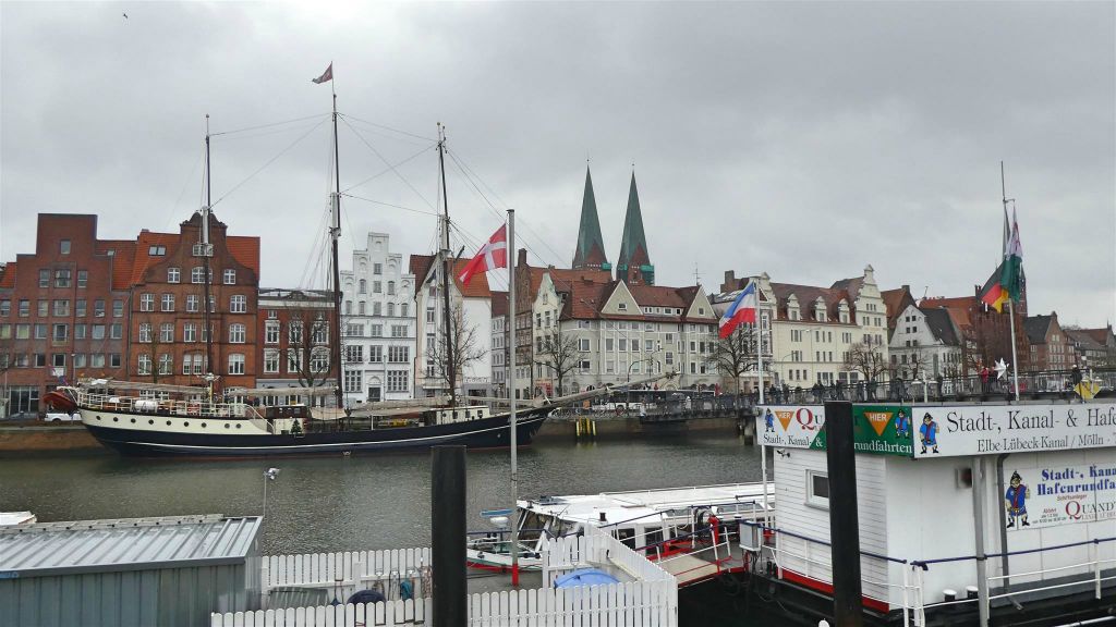 LÜBECK - het oude centrum aan de rivier de Trave