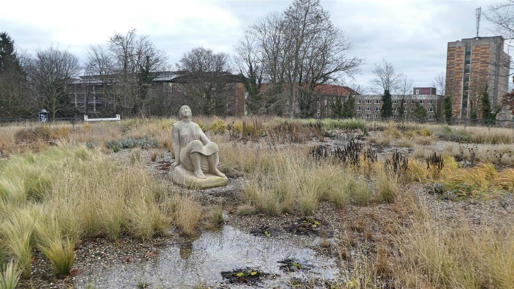 ROSTOCK - een standbeeld in een park