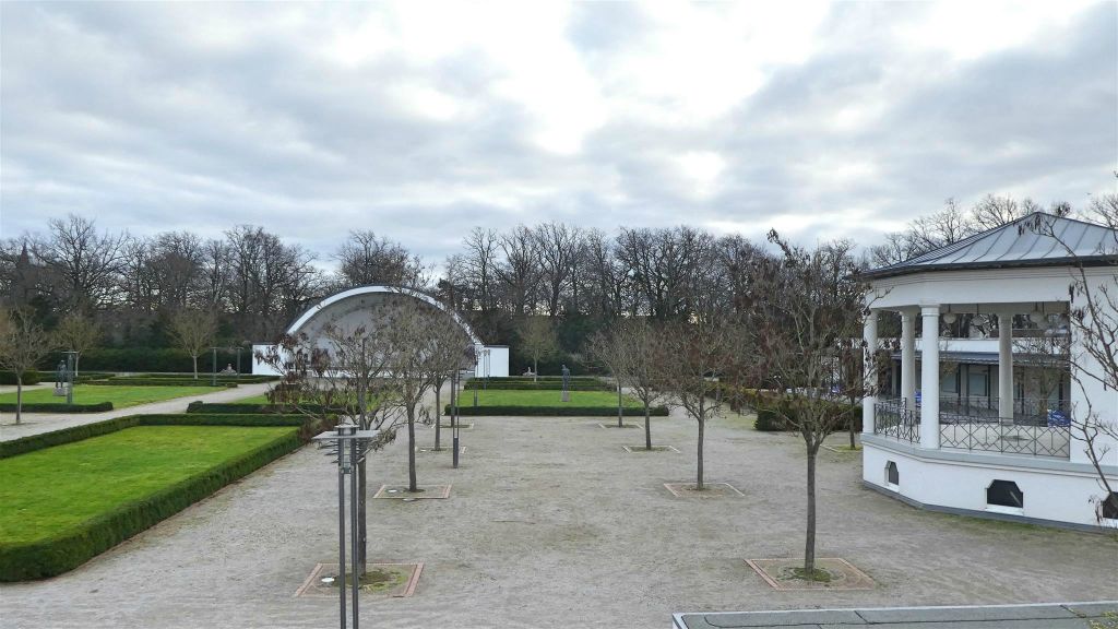 WARNEMÜNDE - de tuin van het Kurhaus hotel