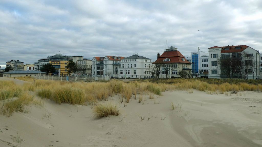 WARNEMÜNDE - het uitzicht vanaf het strand