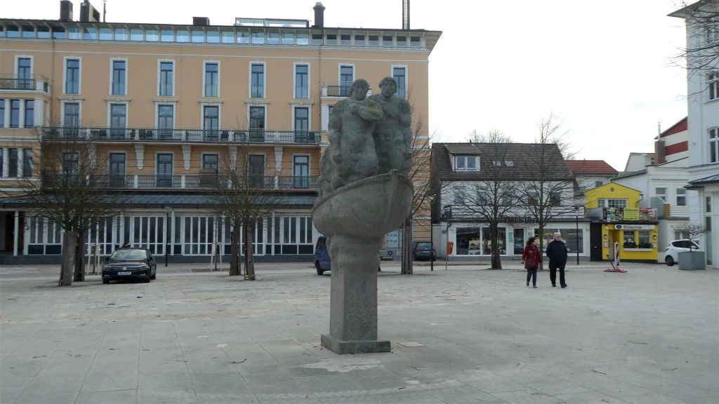 WARNEMÜNDE - het Stephan Jantzen monument