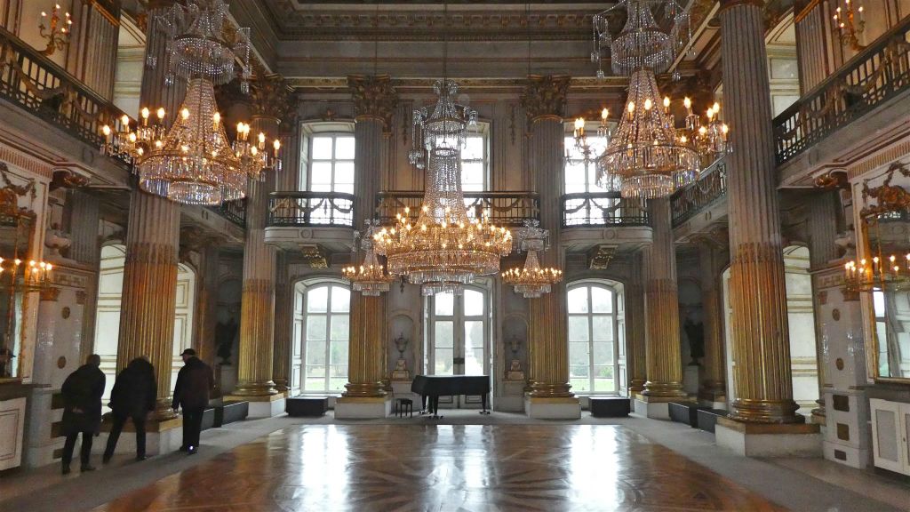 LUDWIGSLUST - een zaal in het slot Ludwigslust