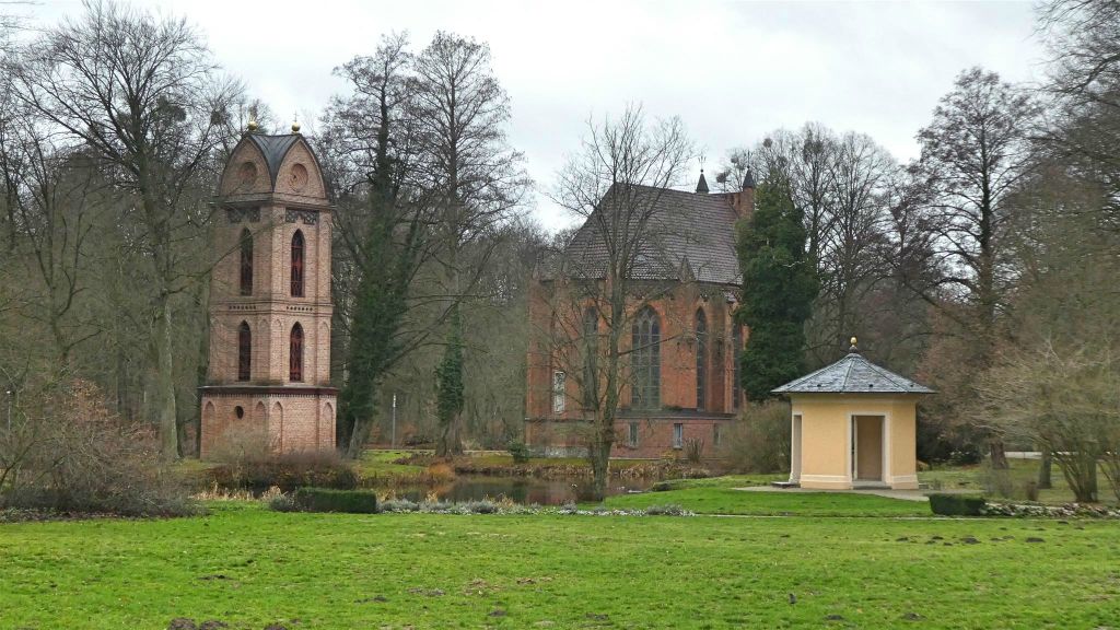 LUDWIGSLUST - de kerk van St. Helena en St. Andrew met aparte klokkentoren